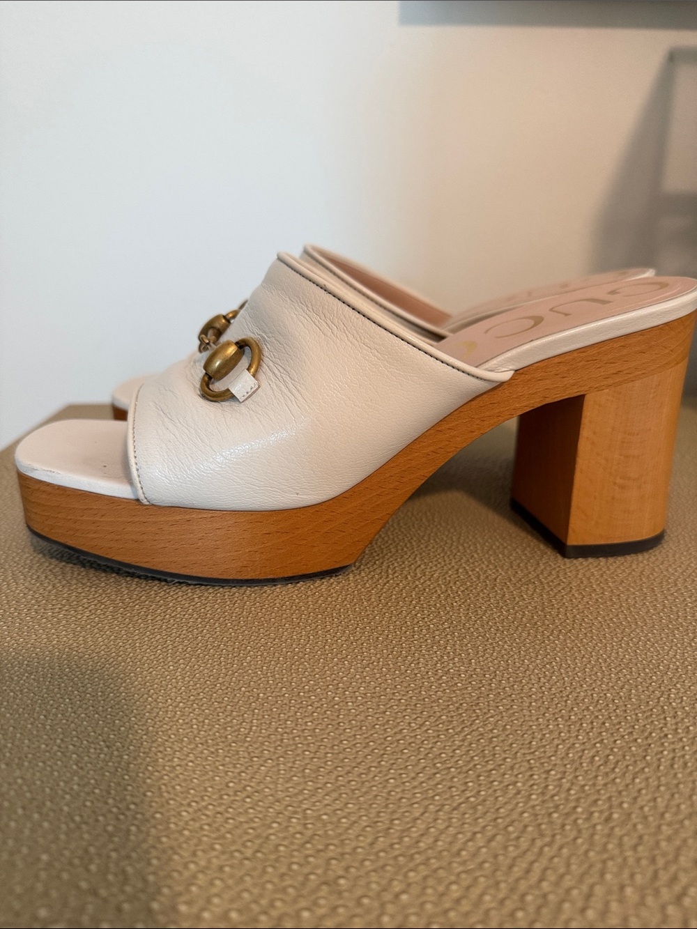 Gucci White Leather Horsebit Slide Mules with Gold Hardware - Picture 3 of 4